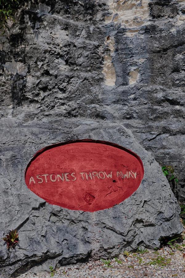 A Stone'S Throw Away Hotel แนสซอ ภายนอก รูปภาพ