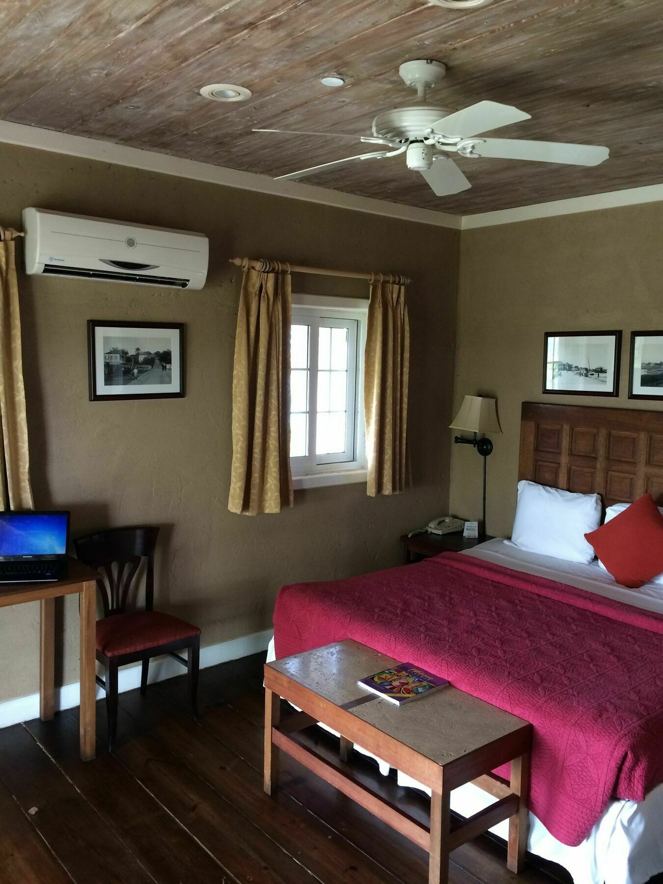 A Stone'S Throw Away Hotel แนสซอ ภายนอก รูปภาพ